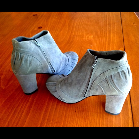 Natural Comfort grey suede booties - Picture 2 of 3